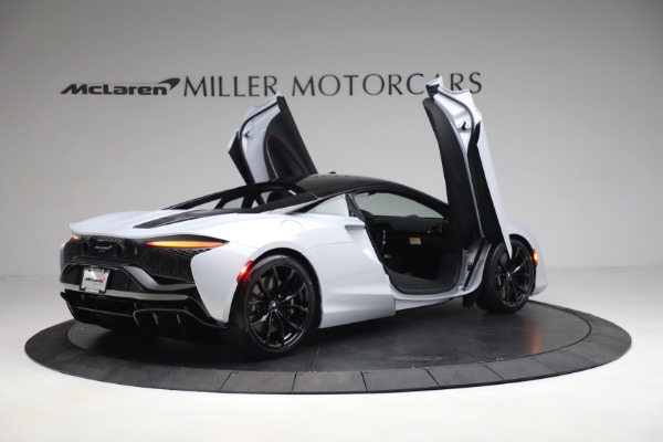 New 2023 McLaren Artura TechLux for sale $279,835 at Bentley Greenwich in Greenwich CT 06830 16