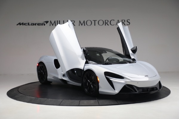 New 2023 McLaren Artura TechLux for sale Sold at Bentley Greenwich in Greenwich CT 06830 17