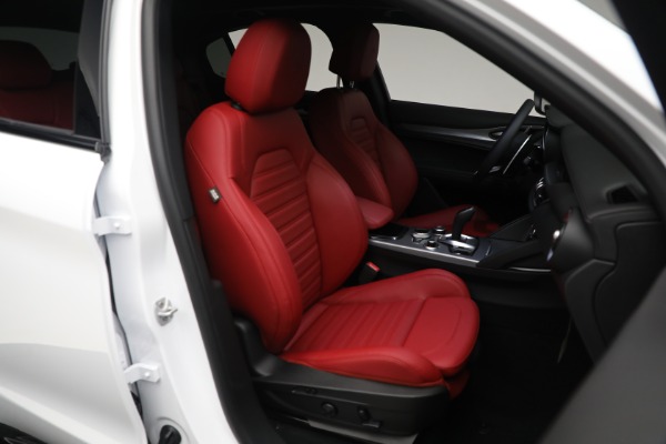 New 2024 Alfa Romeo Stelvio Veloce for sale Sold at Bentley Greenwich in Greenwich CT 06830 23