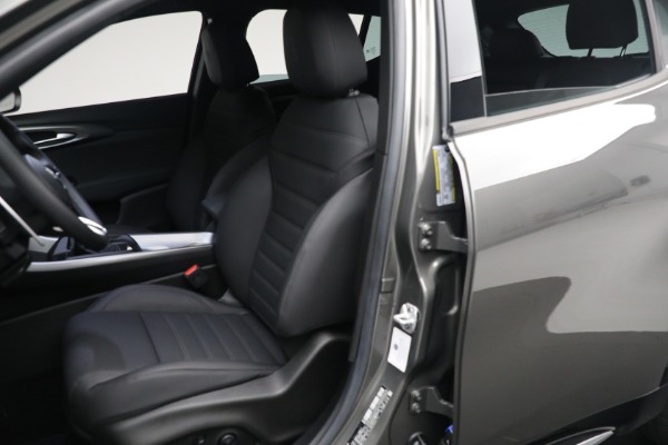 New 2024 Alfa Romeo Tonale Ti for sale $54,450 at Bentley Greenwich in Greenwich CT 06830 17