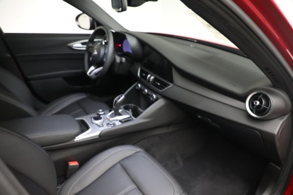 New 2024 Alfa Romeo Giulia Ti for sale $51,115 at Bentley Greenwich in Greenwich CT 06830 24