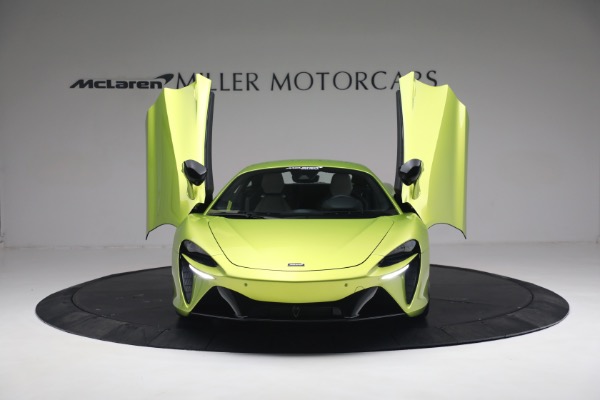 New 2023 McLaren Artura Vision for sale Call for price at Bentley Greenwich in Greenwich CT 06830 13