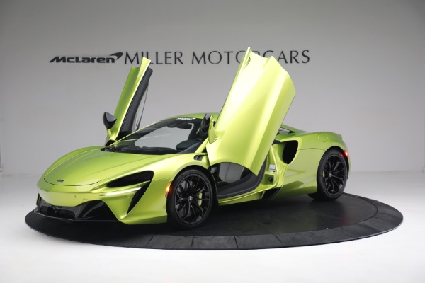 New 2023 McLaren Artura Vision for sale $277,875 at Bentley Greenwich in Greenwich CT 06830 14