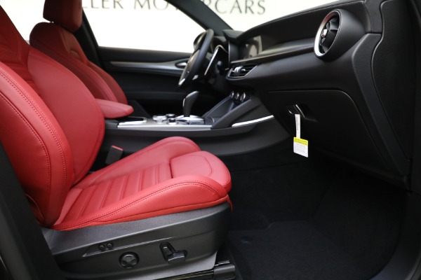 New 2023 Alfa Romeo Stelvio Veloce for sale $48,900 at Bentley Greenwich in Greenwich CT 06830 17