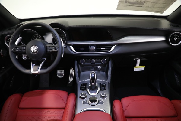 New 2023 Alfa Romeo Stelvio Veloce for sale $48,900 at Bentley Greenwich in Greenwich CT 06830 23