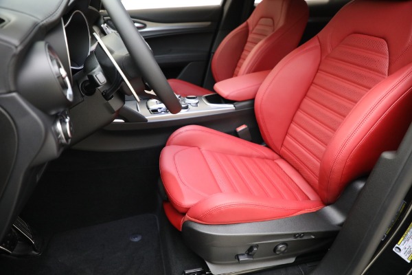 New 2023 Alfa Romeo Stelvio Veloce for sale $48,900 at Bentley Greenwich in Greenwich CT 06830 24