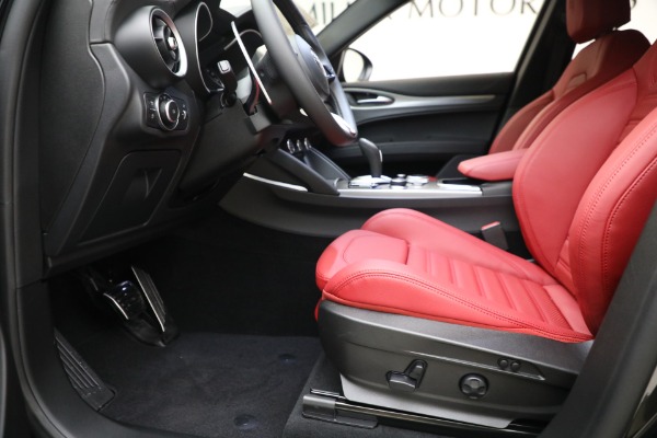 New 2023 Alfa Romeo Stelvio Veloce for sale $48,900 at Bentley Greenwich in Greenwich CT 06830 25