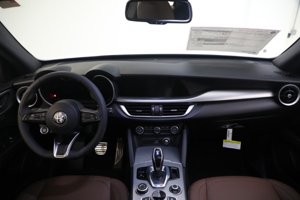 New 2024 Alfa Romeo Stelvio Ti for sale $54,570 at Bentley Greenwich in Greenwich CT 06830 20