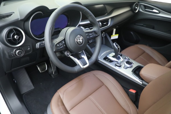 New 2024 Alfa Romeo Stelvio Ti for sale $54,570 at Bentley Greenwich in Greenwich CT 06830 21