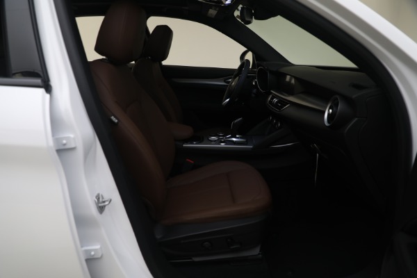 New 2024 Alfa Romeo Stelvio Ti for sale $54,570 at Bentley Greenwich in Greenwich CT 06830 25