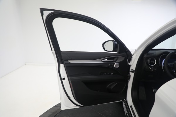 New 2024 Alfa Romeo Stelvio Veloce for sale $56,095 at Bentley Greenwich in Greenwich CT 06830 25