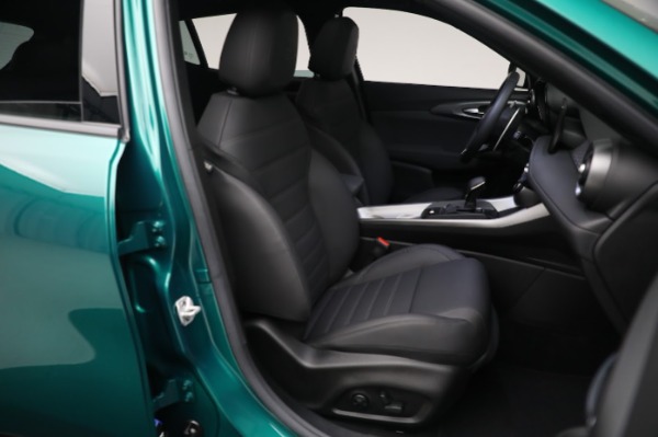 New 2024 Alfa Romeo Tonale Veloce for sale $58,840 at Bentley Greenwich in Greenwich CT 06830 23