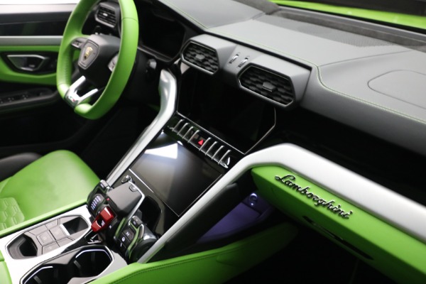 Used 2022 Lamborghini Urus for sale $269,900 at Bentley Greenwich in Greenwich CT 06830 27