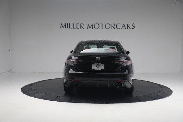 New 2024 Alfa Romeo Giulia Veloce for sale $55,350 at Bentley Greenwich in Greenwich CT 06830 10