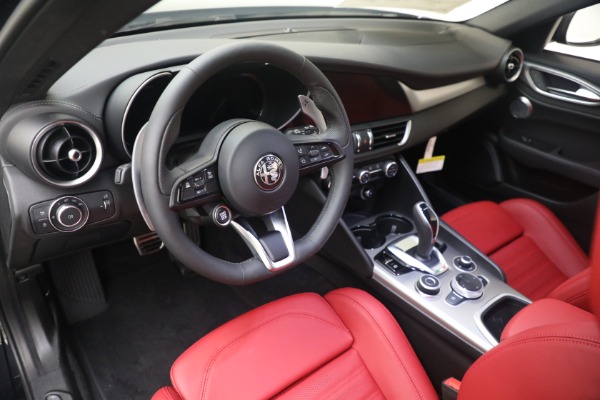New 2024 Alfa Romeo Giulia Veloce for sale $55,350 at Bentley Greenwich in Greenwich CT 06830 21