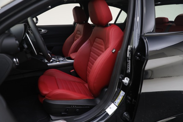 New 2024 Alfa Romeo Giulia Veloce for sale $55,350 at Bentley Greenwich in Greenwich CT 06830 23