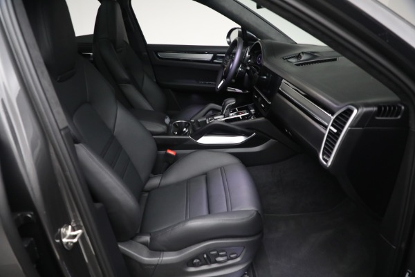 Used 2023 Porsche Cayenne Turbo Coupe for sale $149,900 at Bentley Greenwich in Greenwich CT 06830 18