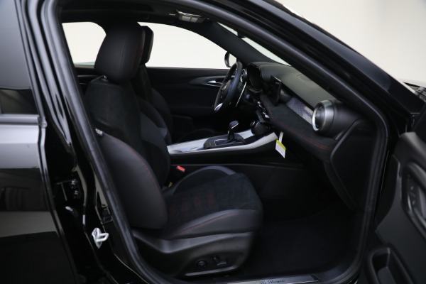 New 2024 Alfa Romeo Tonale Veloce for sale $54,790 at Bentley Greenwich in Greenwich CT 06830 23