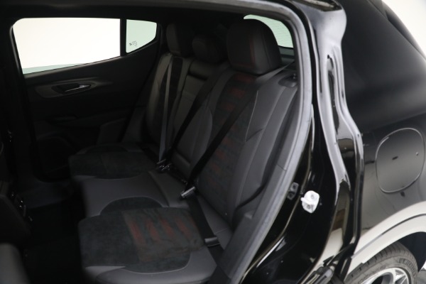 New 2024 Alfa Romeo Tonale Veloce for sale $54,790 at Bentley Greenwich in Greenwich CT 06830 28