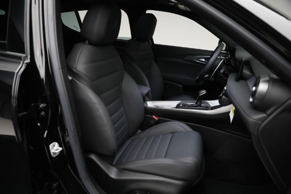 New 2024 Alfa Romeo Tonale Veloce for sale Sold at Bentley Greenwich in Greenwich CT 06830 25