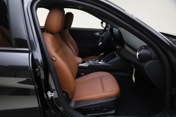 New 2024 Alfa Romeo Giulia Ti for sale $54,845 at Bentley Greenwich in Greenwich CT 06830 24