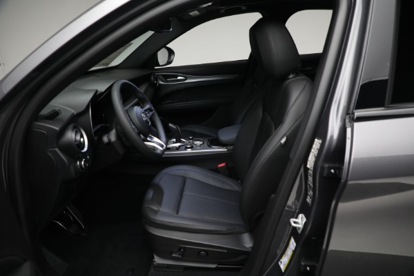 New 2024 Alfa Romeo Stelvio Ti for sale $53,330 at Bentley Greenwich in Greenwich CT 06830 22