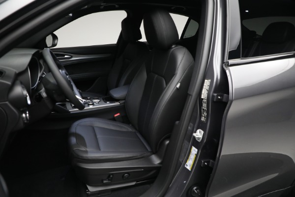 New 2024 Alfa Romeo Stelvio Ti for sale $53,330 at Bentley Greenwich in Greenwich CT 06830 24