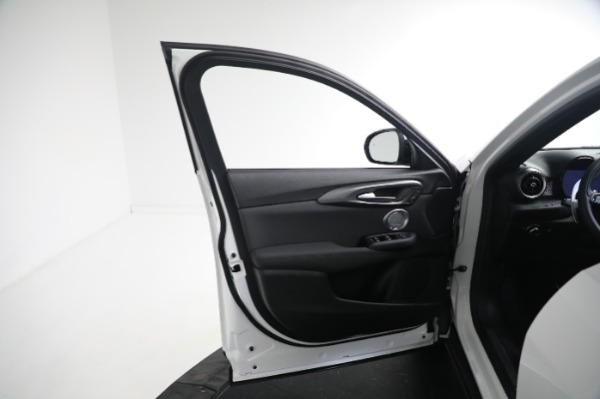 New 2024 Alfa Romeo Tonale Veloce for sale $55,290 at Bentley Greenwich in Greenwich CT 06830 27