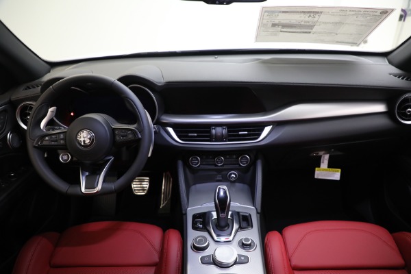 New 2024 Alfa Romeo Stelvio Veloce for sale $57,395 at Bentley Greenwich in Greenwich CT 06830 24