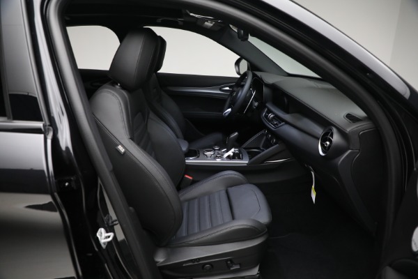 New 2024 Alfa Romeo Stelvio Veloce for sale $57,305 at Bentley Greenwich in Greenwich CT 06830 22