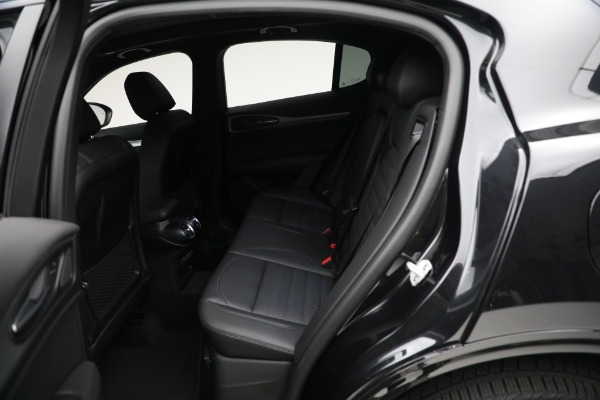 New 2024 Alfa Romeo Stelvio Veloce for sale $57,305 at Bentley Greenwich in Greenwich CT 06830 24