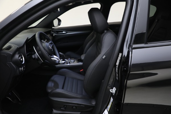New 2024 Alfa Romeo Stelvio Veloce for sale $54,380 at Bentley Greenwich in Greenwich CT 06830 21