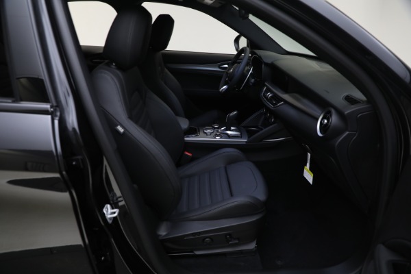 New 2024 Alfa Romeo Stelvio Veloce for sale $54,380 at Bentley Greenwich in Greenwich CT 06830 22