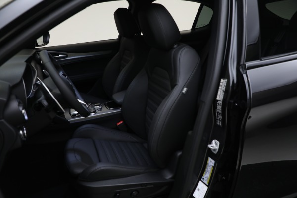 New 2024 Alfa Romeo Stelvio Veloce for sale $54,380 at Bentley Greenwich in Greenwich CT 06830 23