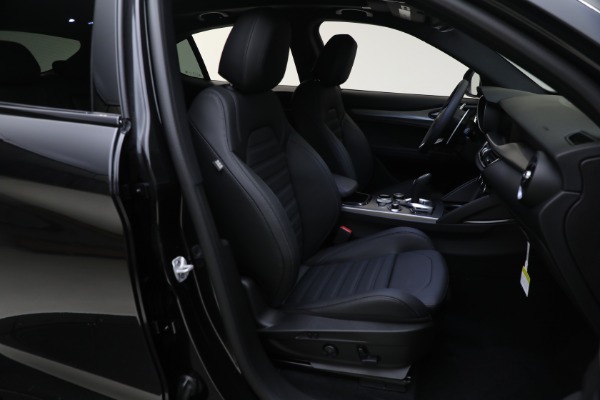 New 2024 Alfa Romeo Stelvio Veloce for sale $54,380 at Bentley Greenwich in Greenwich CT 06830 24