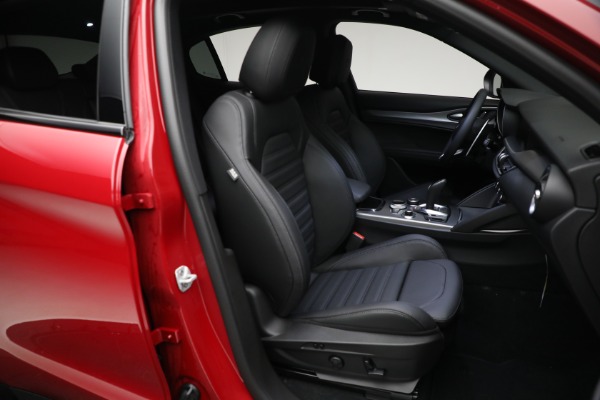 New 2024 Alfa Romeo Stelvio Veloce for sale $54,220 at Bentley Greenwich in Greenwich CT 06830 27