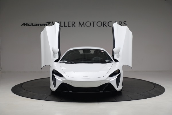 New 2023 McLaren Artura for sale Call for price at Bentley Greenwich in Greenwich CT 06830 13