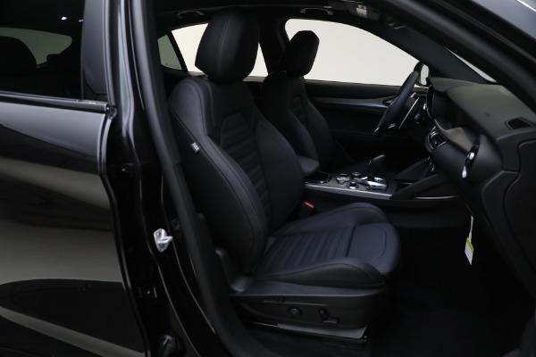 New 2024 Alfa Romeo Stelvio Veloce for sale $54,380 at Bentley Greenwich in Greenwich CT 06830 20