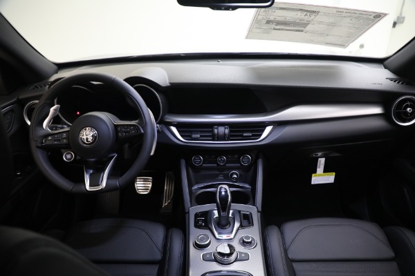 New 2024 Alfa Romeo Stelvio Veloce for sale $54,380 at Bentley Greenwich in Greenwich CT 06830 23