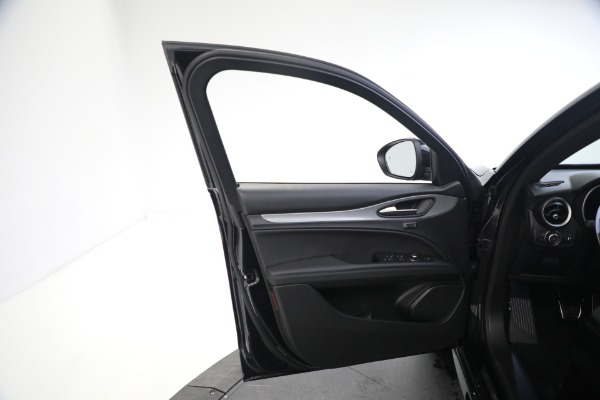 New 2024 Alfa Romeo Stelvio Veloce for sale $54,380 at Bentley Greenwich in Greenwich CT 06830 24