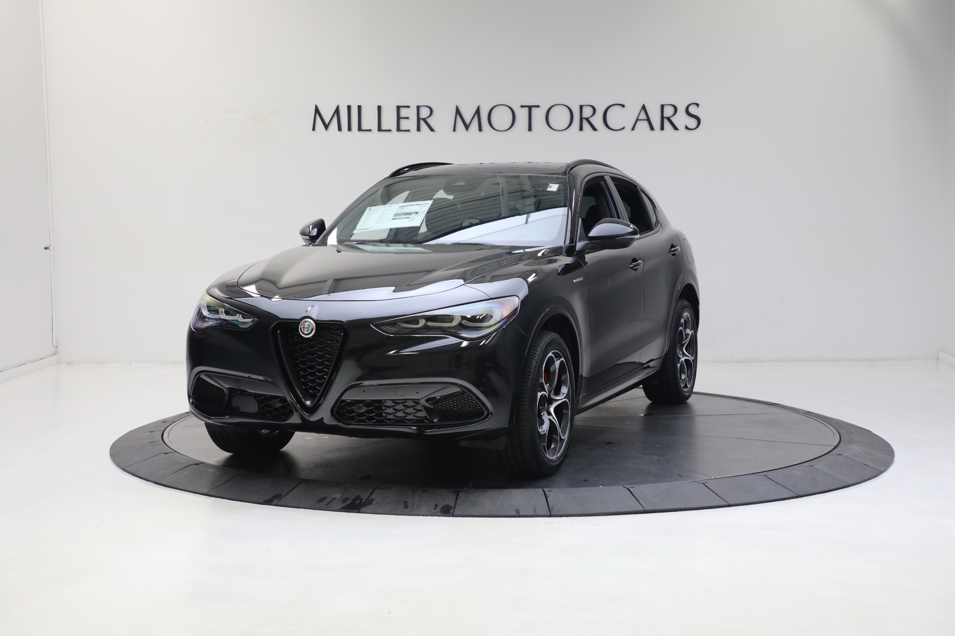New 2024 Alfa Romeo Stelvio Veloce for sale $54,380 at Bentley Greenwich in Greenwich CT 06830 1