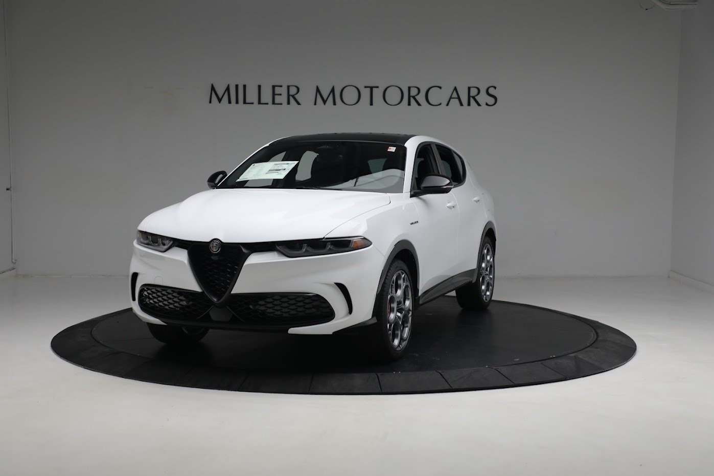New 2024 Alfa Romeo Tonale Veloce for sale $55,290 at Bentley Greenwich in Greenwich CT 06830 1