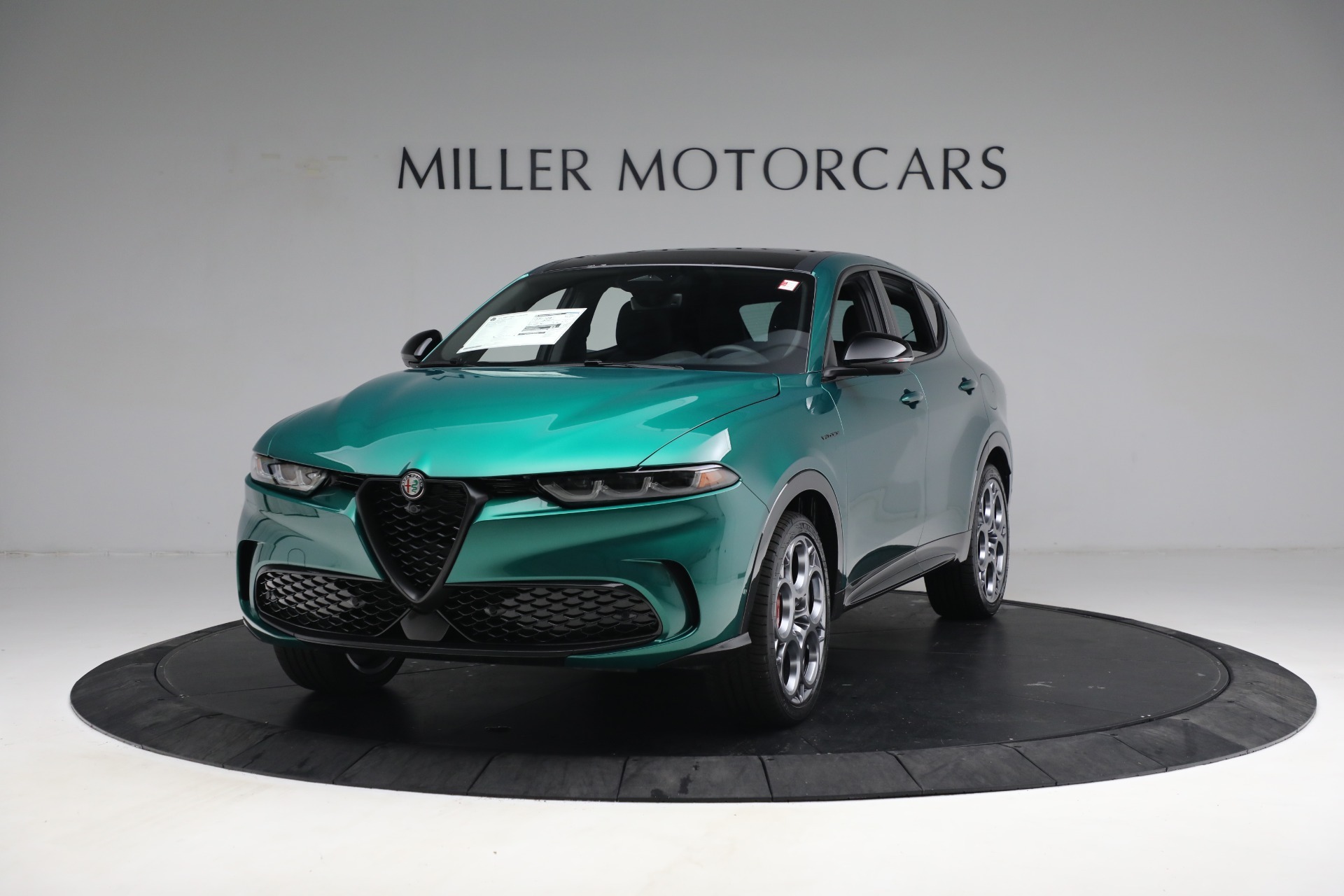 New 2024 Alfa Romeo Tonale Veloce for sale $57,490 at Bentley Greenwich in Greenwich CT 06830 1