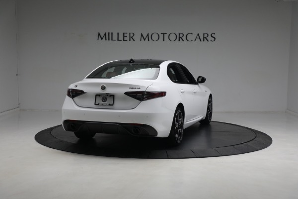 New 2024 Alfa Romeo Giulia Veloce for sale $55,285 at Bentley Greenwich in Greenwich CT 06830 11