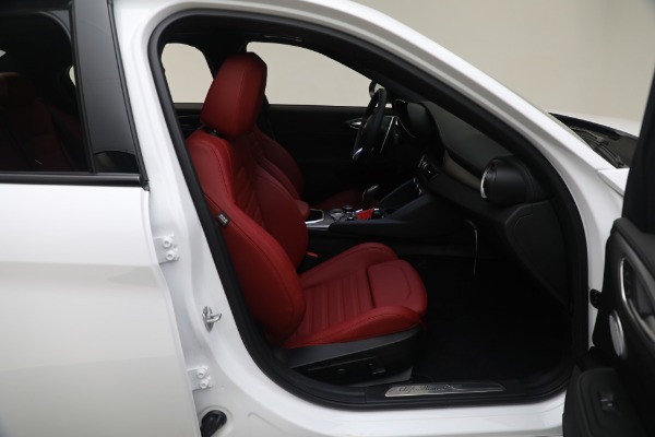 New 2024 Alfa Romeo Giulia Veloce for sale $55,285 at Bentley Greenwich in Greenwich CT 06830 23