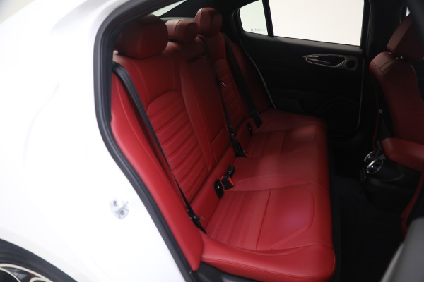 New 2024 Alfa Romeo Giulia Veloce for sale $55,285 at Bentley Greenwich in Greenwich CT 06830 27