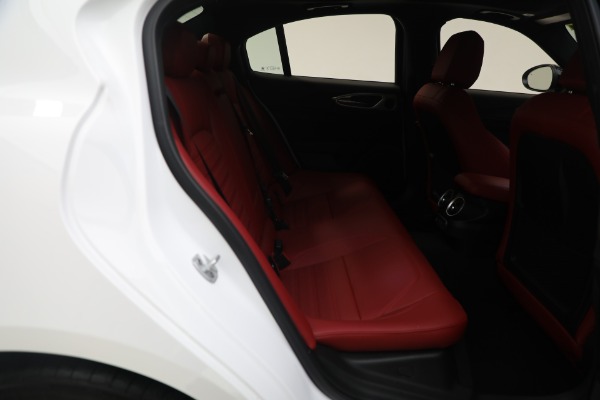New 2024 Alfa Romeo Giulia Veloce for sale $55,285 at Bentley Greenwich in Greenwich CT 06830 28