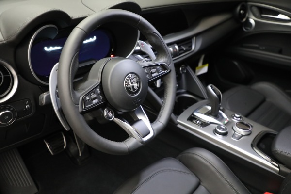 New 2024 Alfa Romeo Stelvio Veloce for sale Sold at Bentley Greenwich in Greenwich CT 06830 26