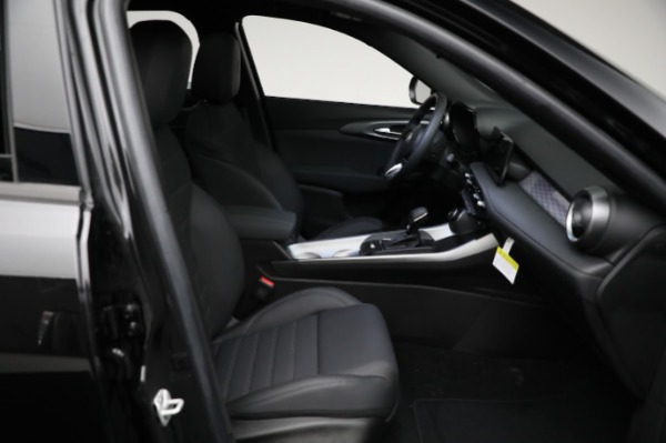 New 2024 Alfa Romeo Tonale Ti for sale $52,790 at Bentley Greenwich in Greenwich CT 06830 28