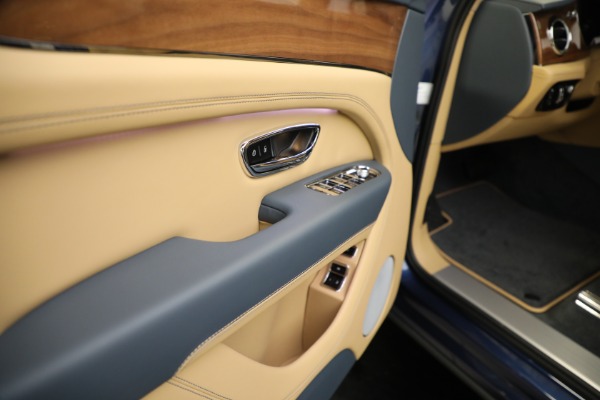 Used 2023 Bentley Bentayga V8 for sale $183,900 at Bentley Greenwich in Greenwich CT 06830 25